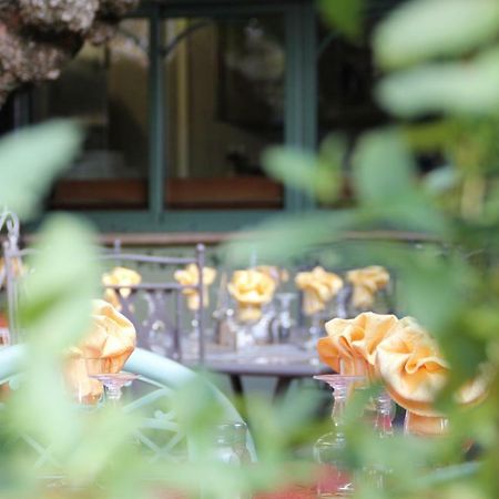 Le Provencal Hotel Aups Bagian luar foto