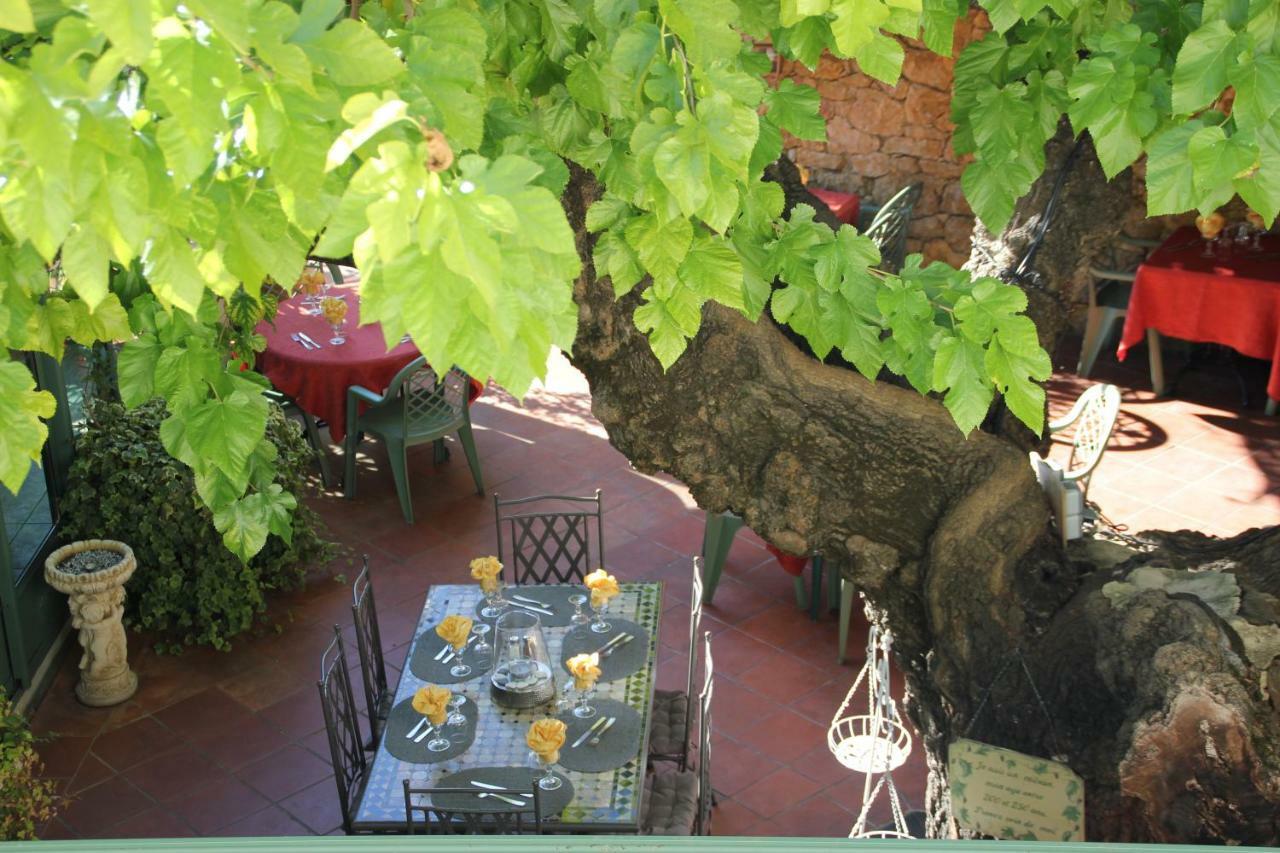 Le Provencal Hotel Aups Bagian luar foto