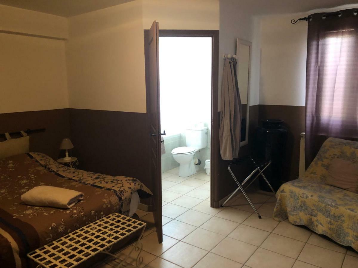 Le Provencal Hotel Aups Bagian luar foto