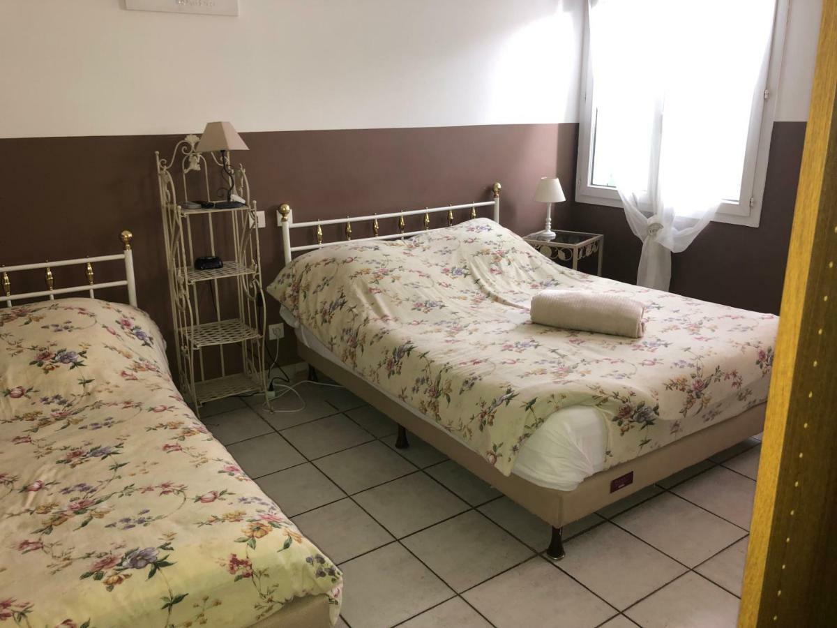 Le Provencal Hotel Aups Bagian luar foto