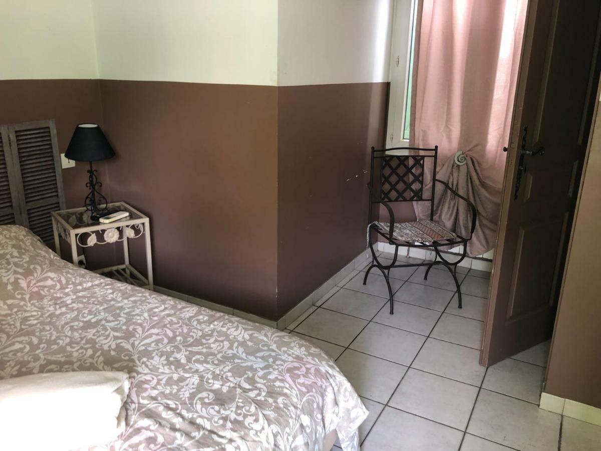 Le Provencal Hotel Aups Bagian luar foto