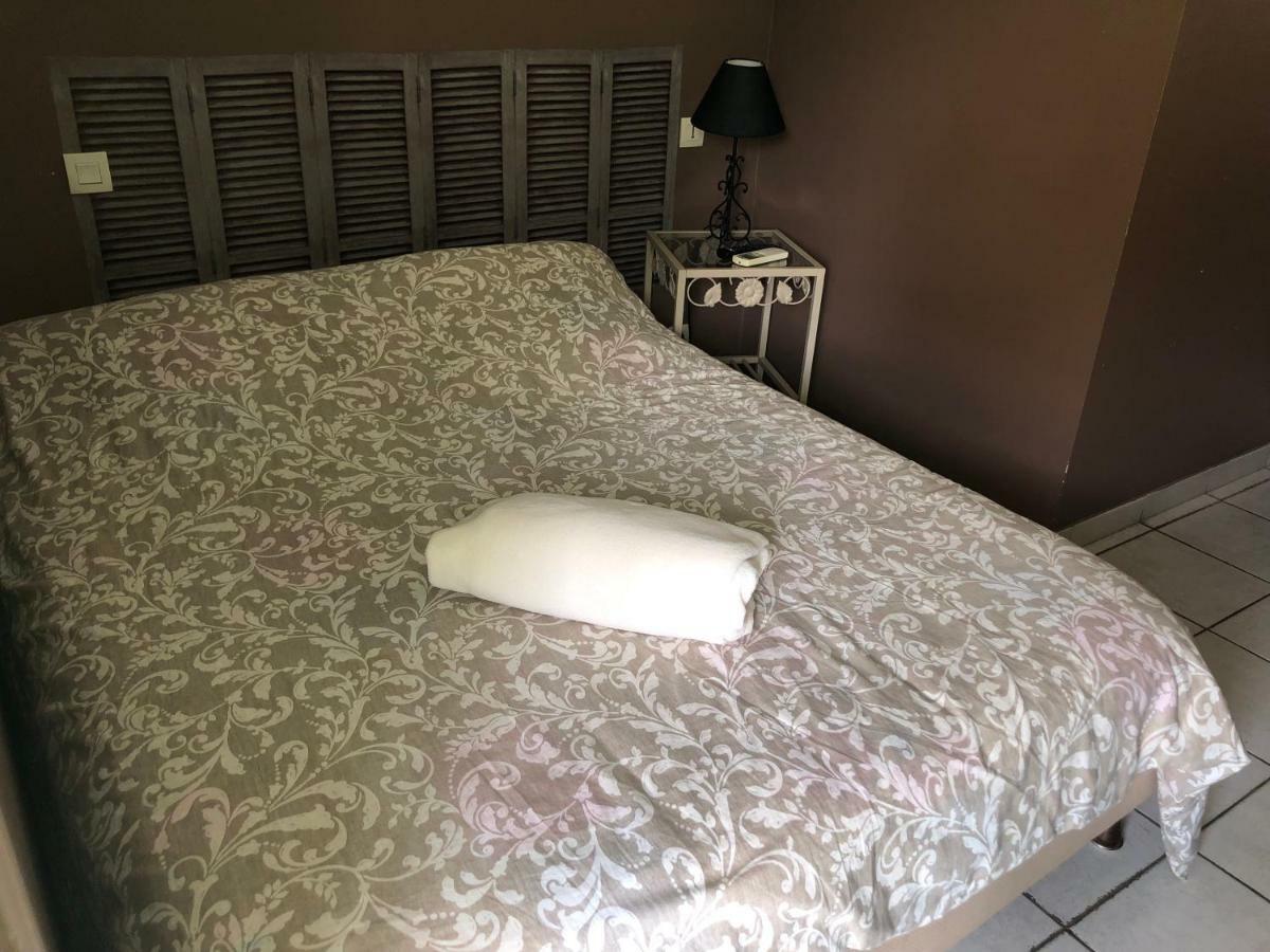 Le Provencal Hotel Aups Bagian luar foto