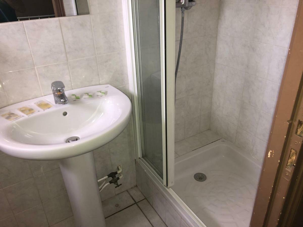Le Provencal Hotel Aups Bagian luar foto