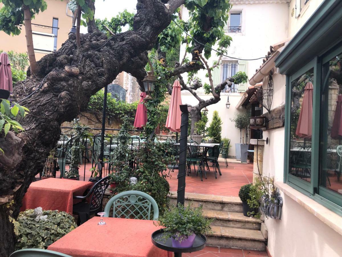 Le Provencal Hotel Aups Bagian luar foto